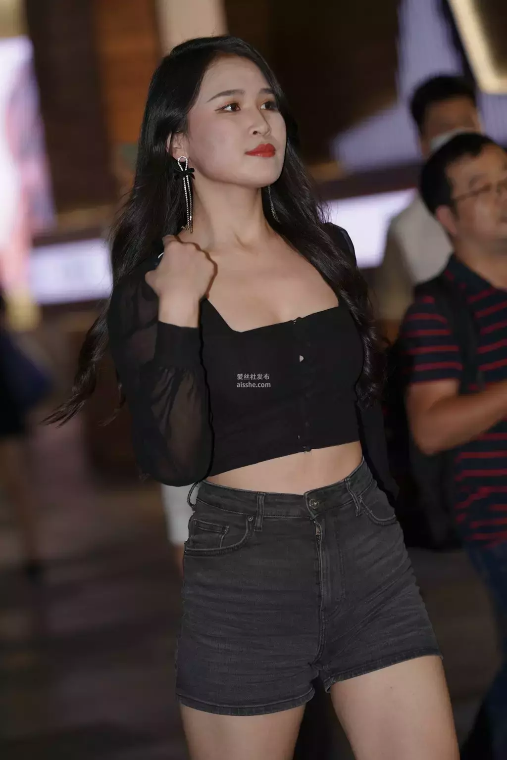 精选街拍作品 NO.2364 复古的黑色系搭配 街拍短裤 坏叔街拍-丽图社