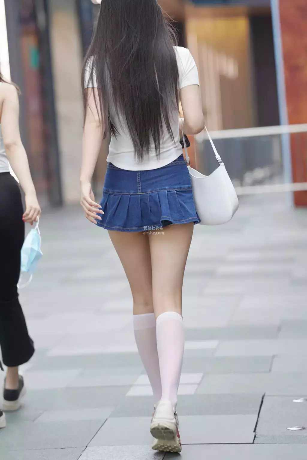 精选街拍作品 NO.2389 牛仔百褶裙 杭州街拍美女-丽图社