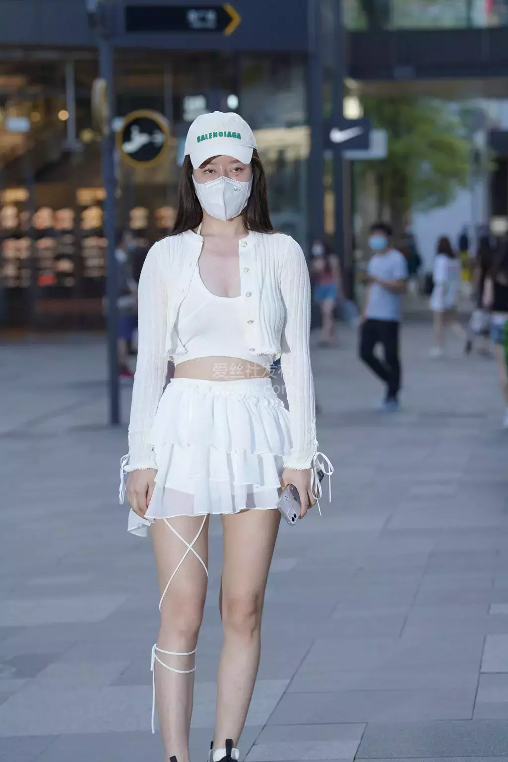 精选街拍作品 NO.1390 漂亮的真空白裙美女 街拍长腿丝袜高跟美女写真集-丽图社