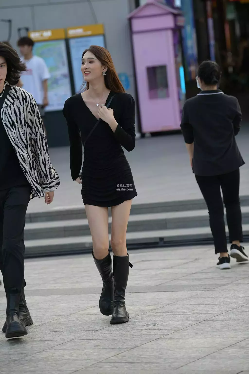 精选街拍作品 NO.2227 美丽修身长裙 美女街拍写真美图合集-丽图社