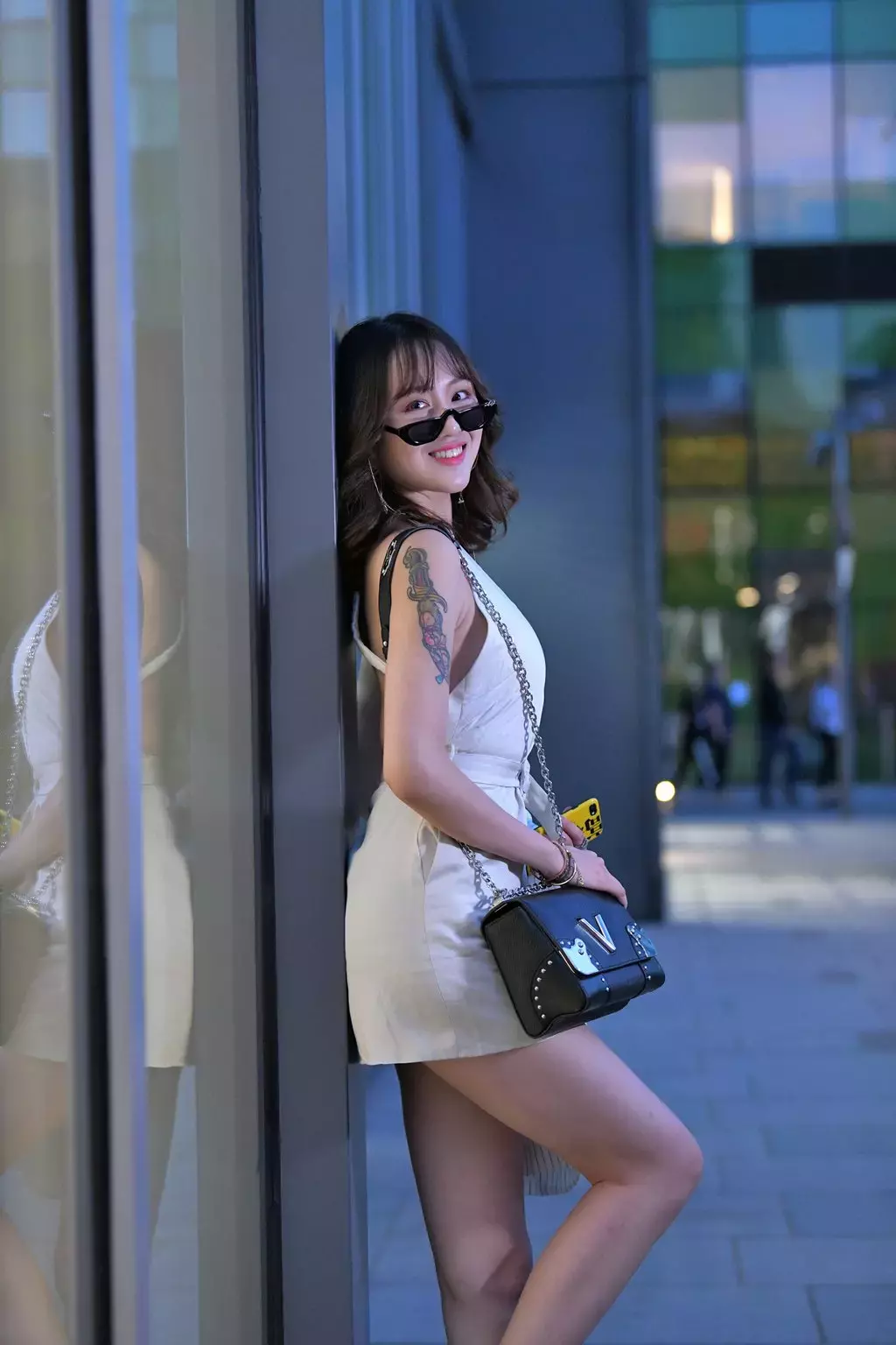 精选街拍作品 NO.1294 漂亮的露背装小姐姐 清秀美女气质迷人街拍写真-丽图社