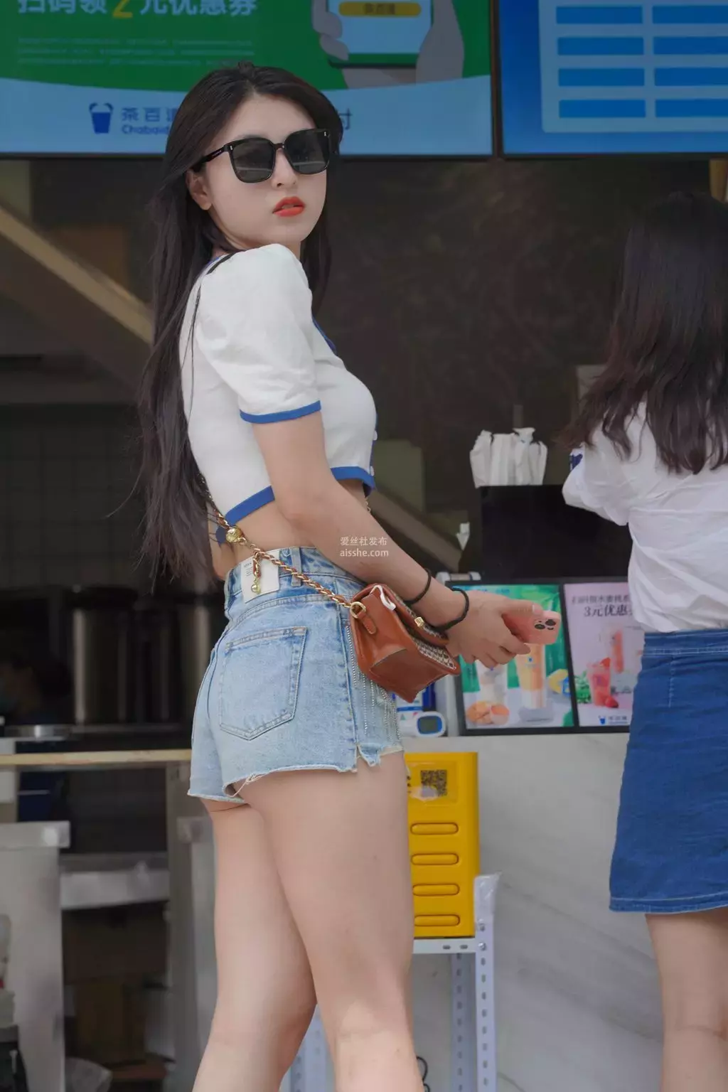 精选街拍作品 NO.1507 牛仔热裤美女1 街拍美女图片大全-丽图社