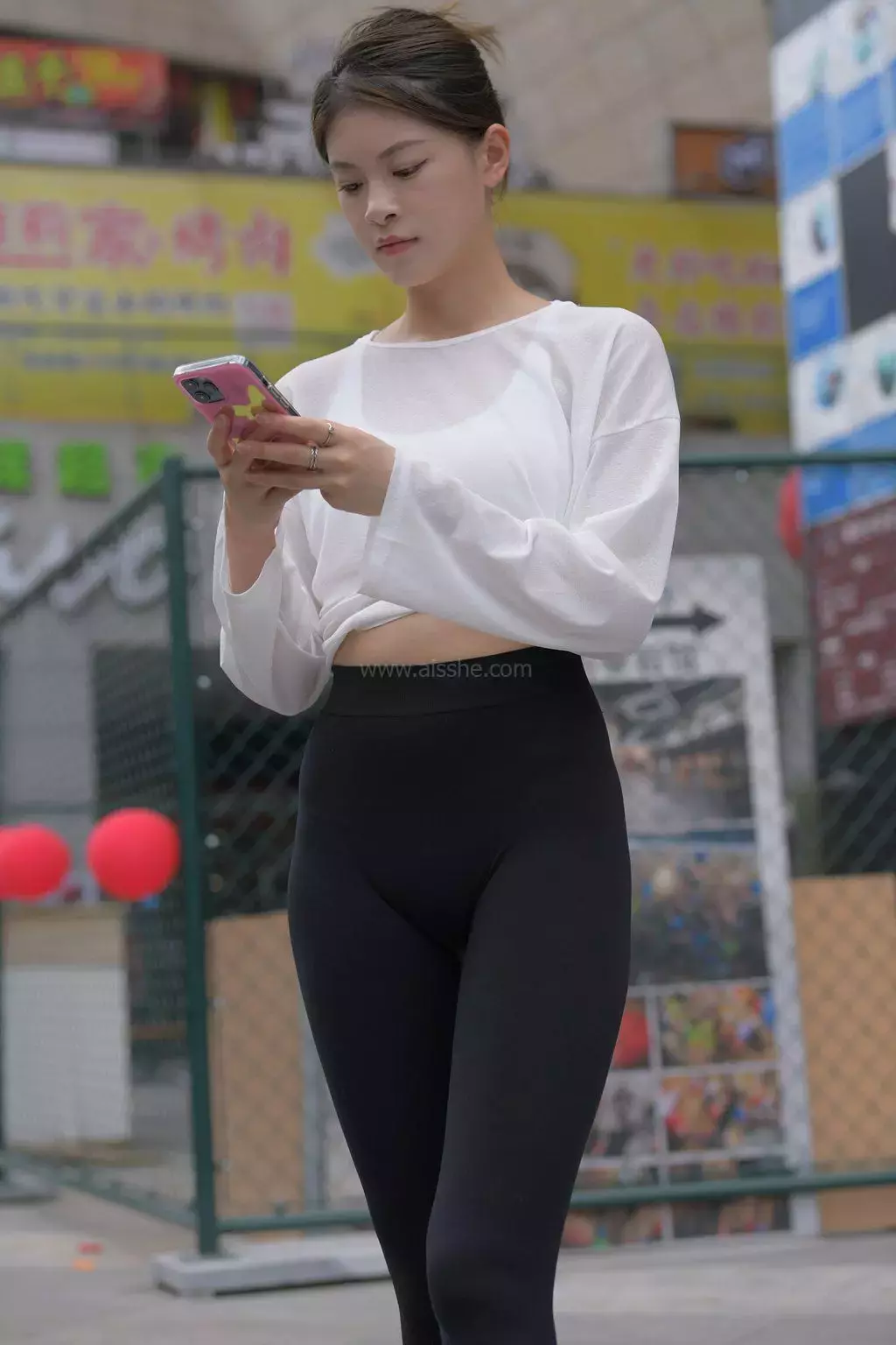 精选街拍作品 NO.1311 很优雅的上衣1 街拍紧身裤-丽图社