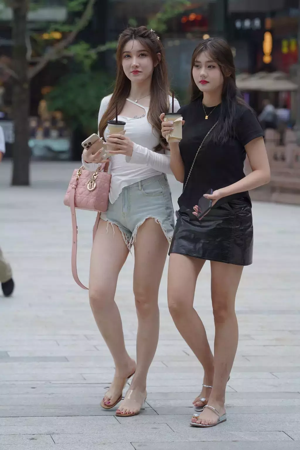 精选街拍作品 NO.1100 热裤大白腿3 街拍风情万种的美女图片写真-丽图社