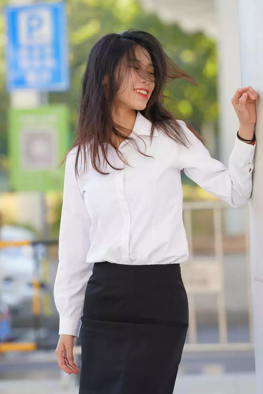 魔镜街拍 NO.135 街拍OL范嘿丝美女-2 爱上辣妈紧身牛仔裤-丽图社