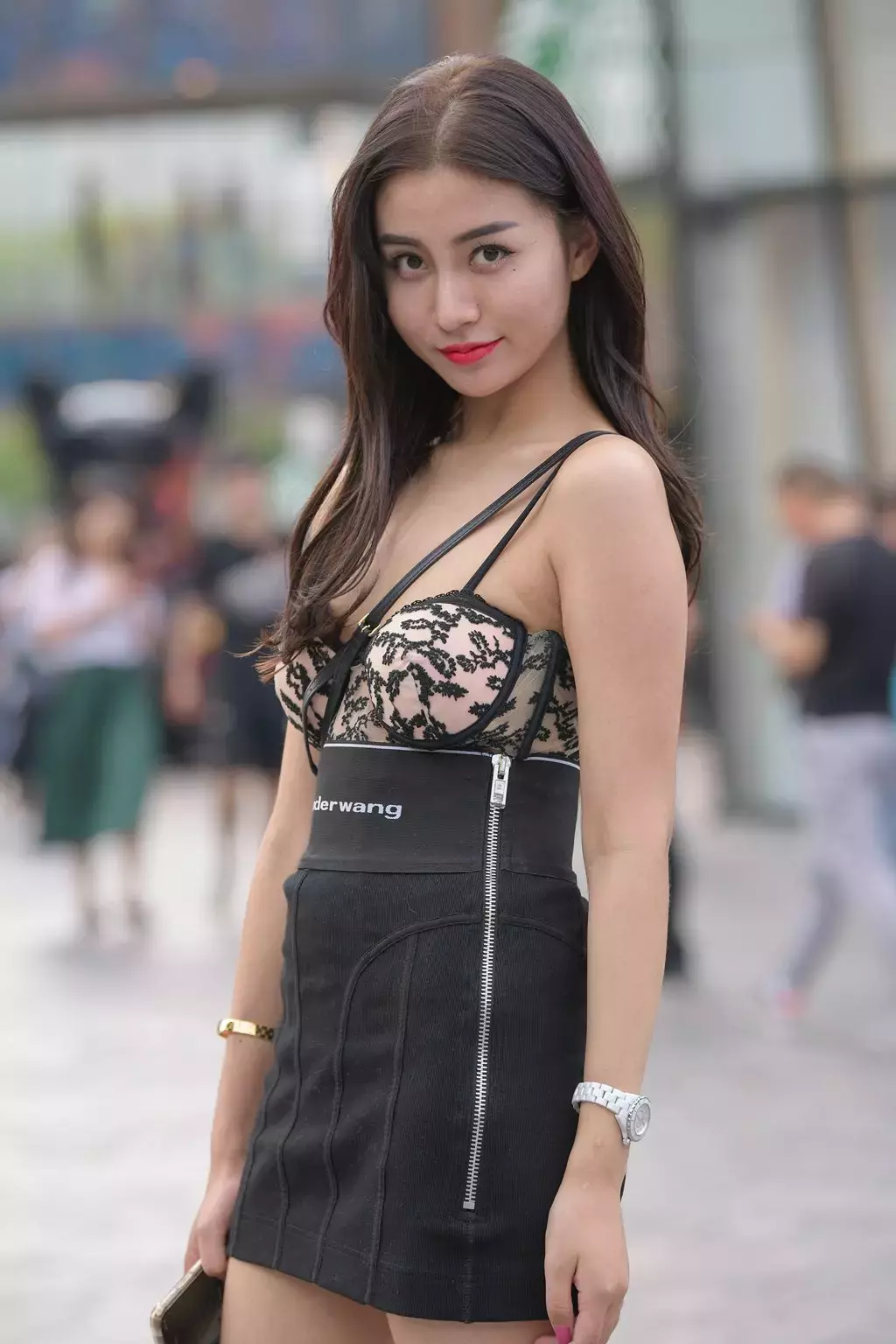 精选街拍作品 NO.2481 迷人吊带黑裙 美女街拍写真合集-丽图社