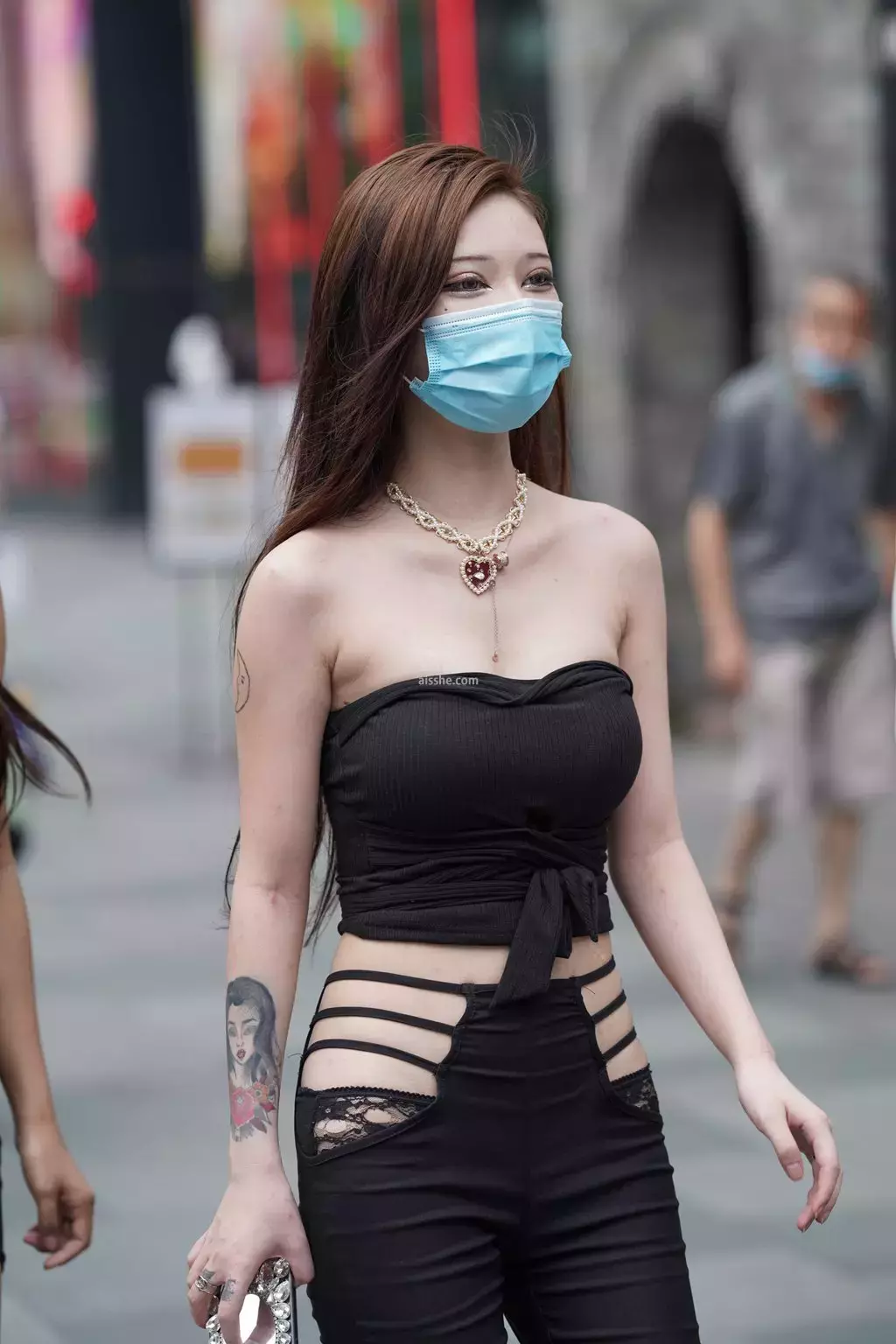 精选街拍作品 NO.1900 大胆前卫的打扮 欧美街拍-丽图社