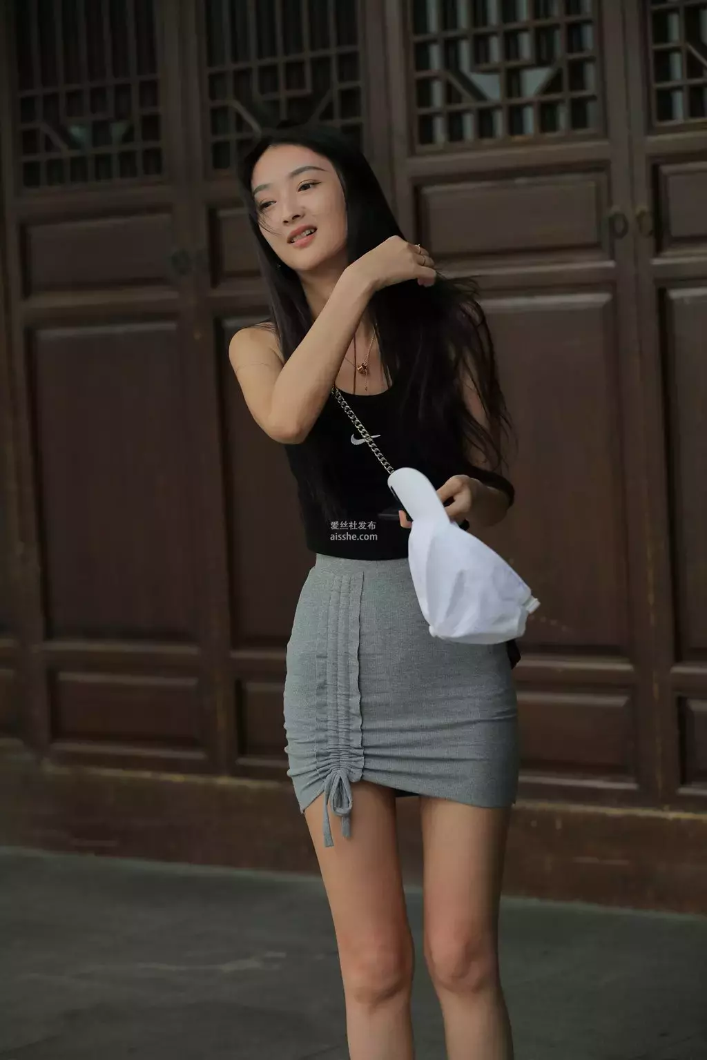 精选街拍作品 NO.1483 苗条的灰色包臀裙美女 街拍紧身裤-丽图社