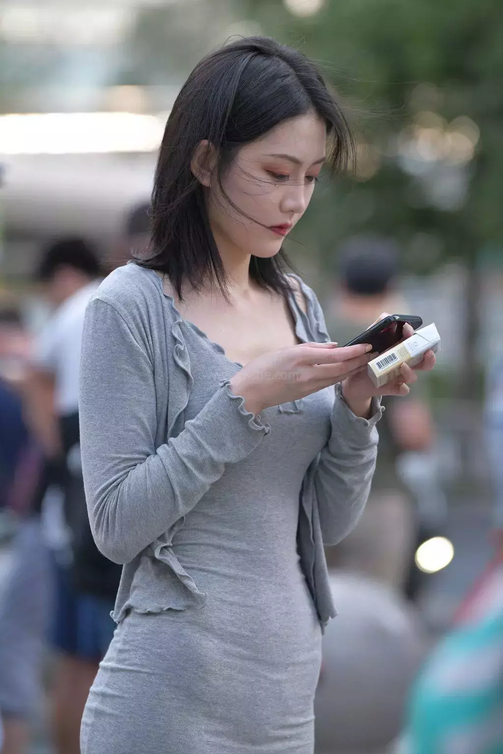 精选街拍作品 NO.1260 灰色紧身包臀裙美女 街拍短裤 坏叔街拍-丽图社