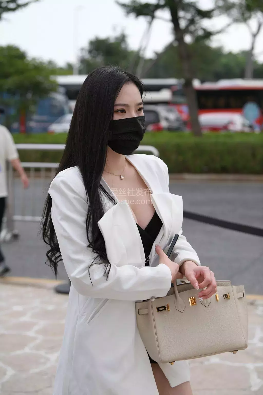 精选街拍作品 NO.1337 姓感风满的美女2 街拍第一站大师-丽图社