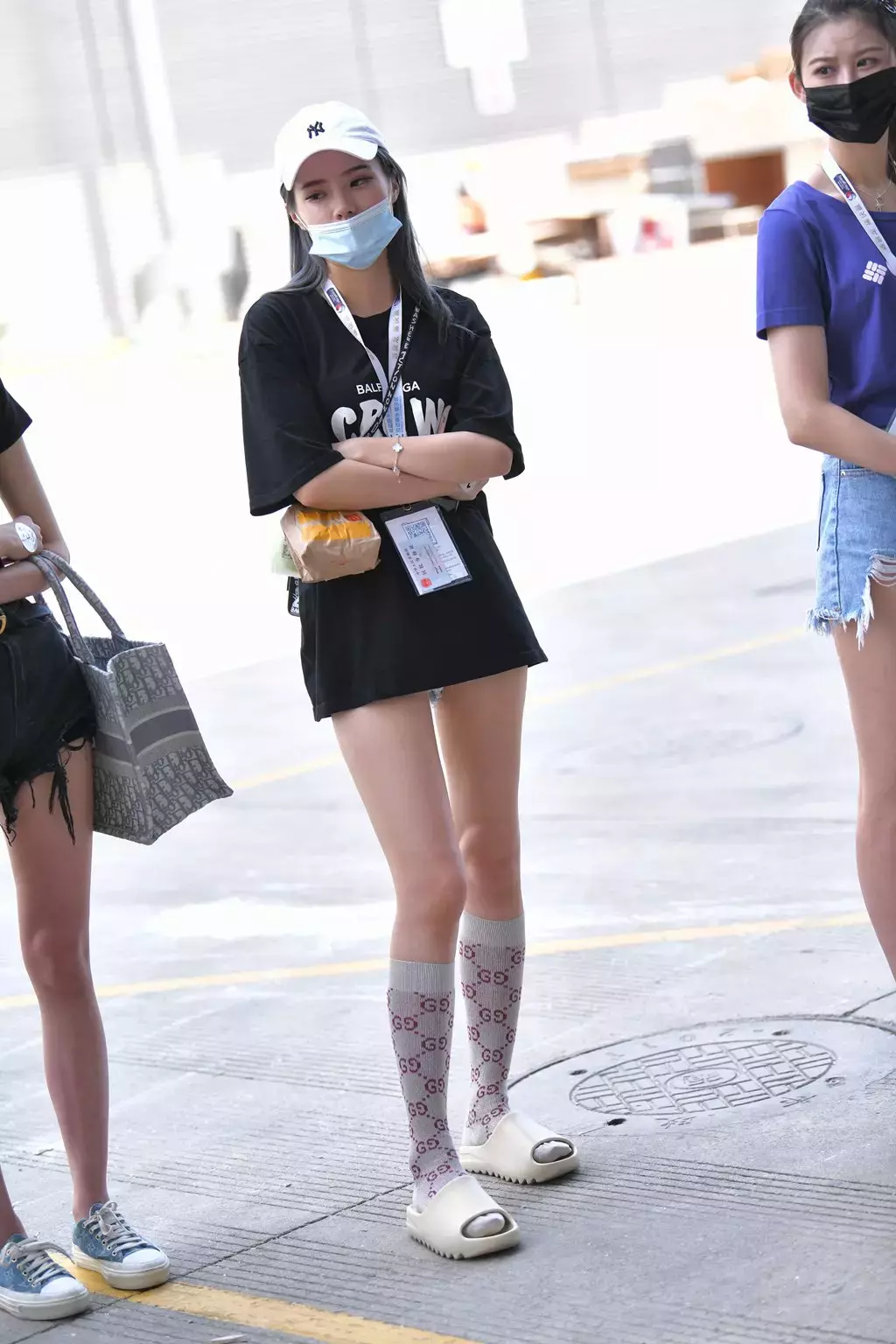 精选街拍作品 NO.1075 穿着拖鞋的漂亮妹纸 被成都太古里街拍惊艳了-丽图社