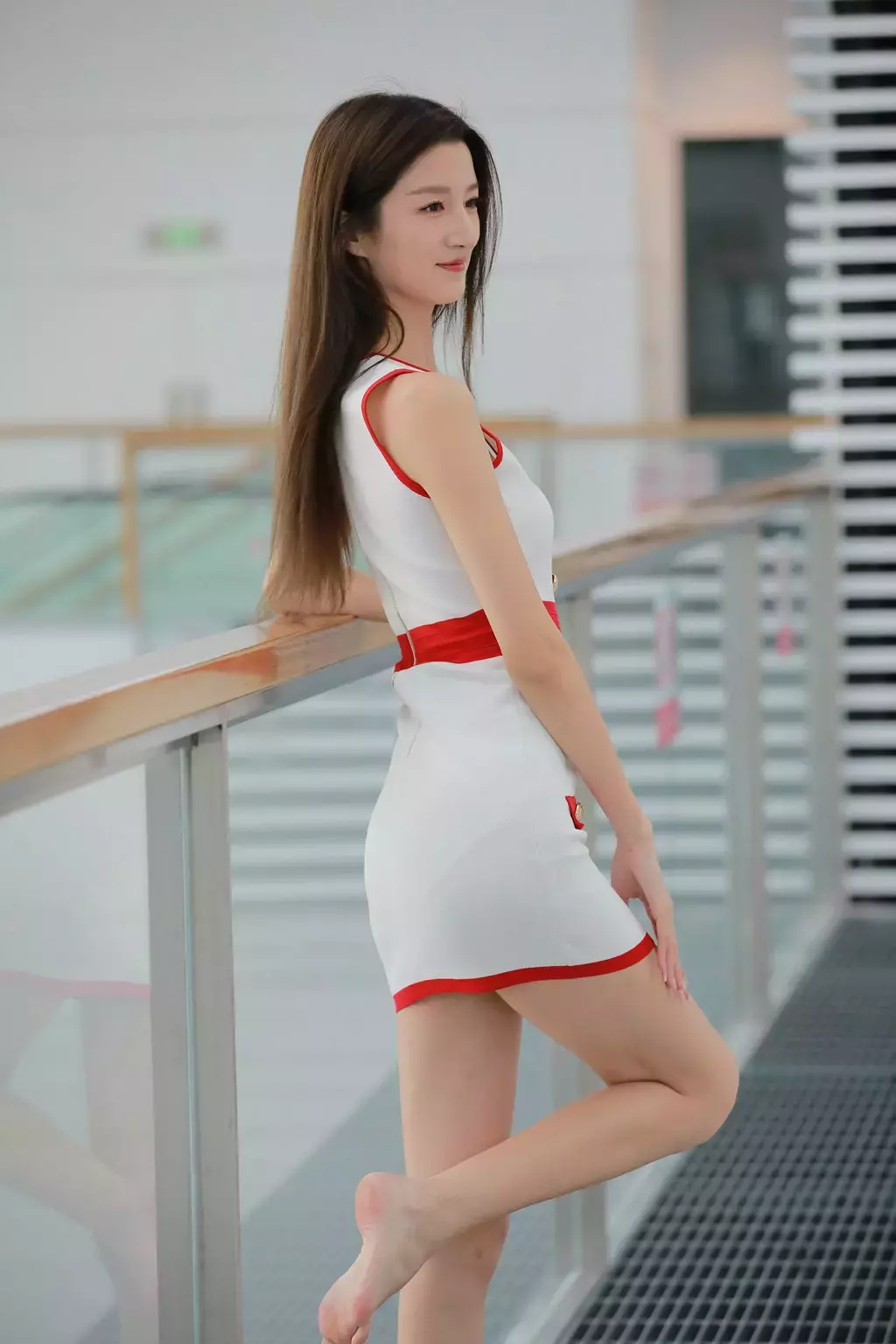 精选街拍作品 NO.2484 小香风针织裙 街拍长腿丝袜高跟美女写真集-丽图社