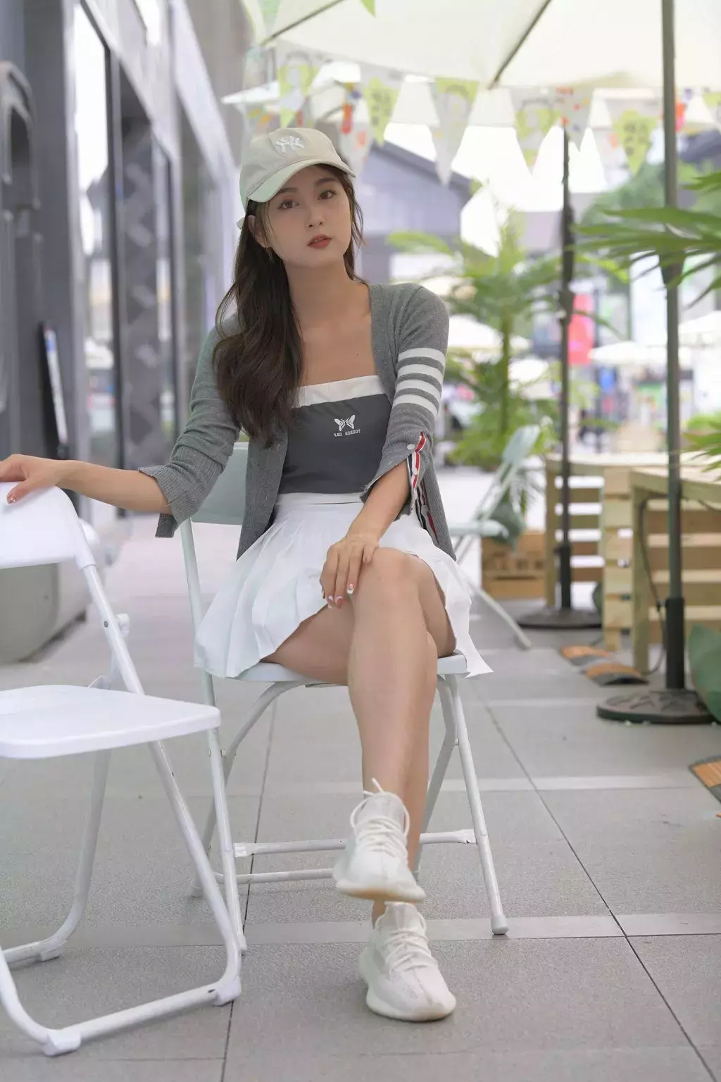 精选街拍作品 NO.1247 捧花的女孩7 街拍 英文 街拍图片-丽图社