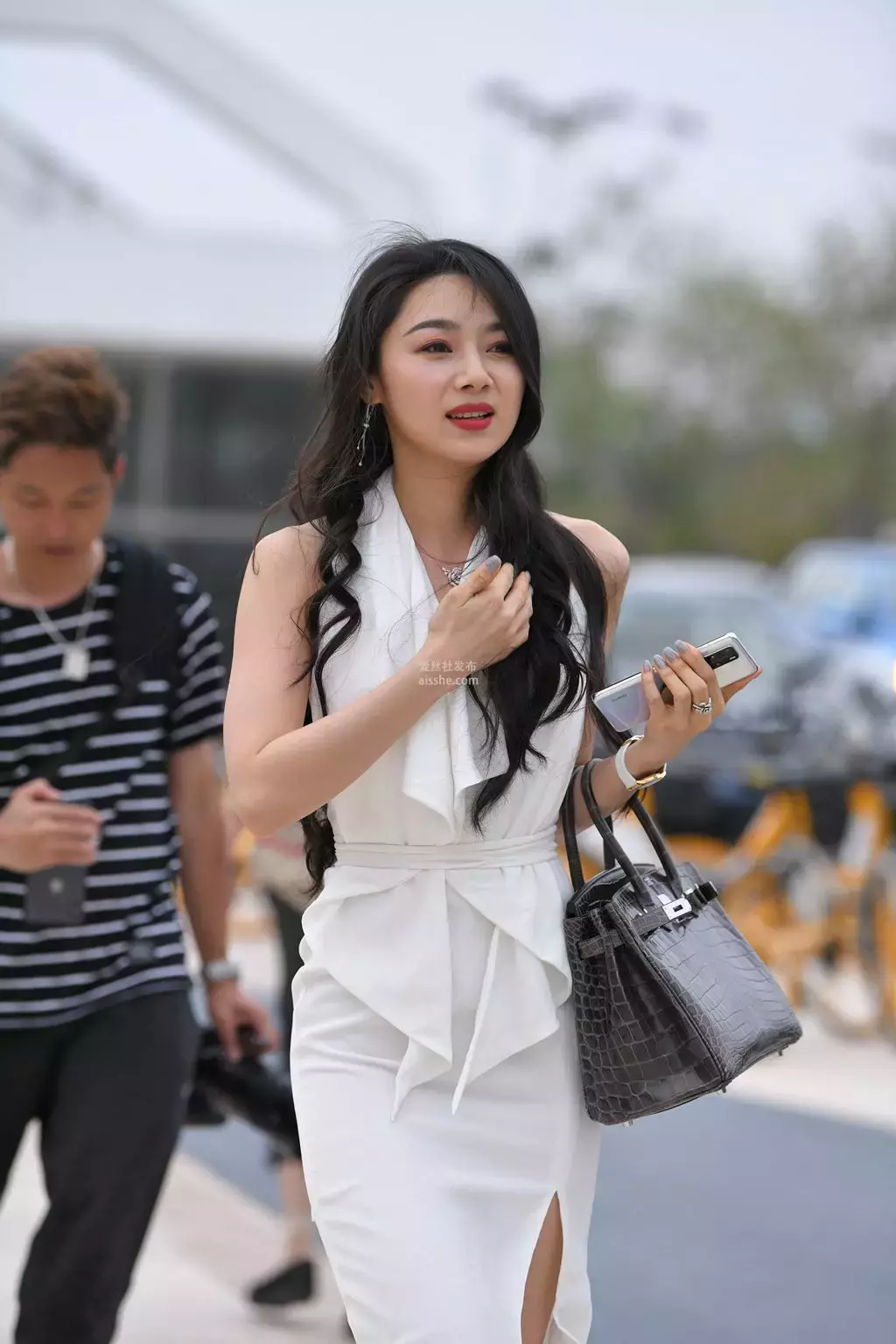 精选街拍作品 NO.2175 白色衬衫裙 杭州街拍美女-丽图社