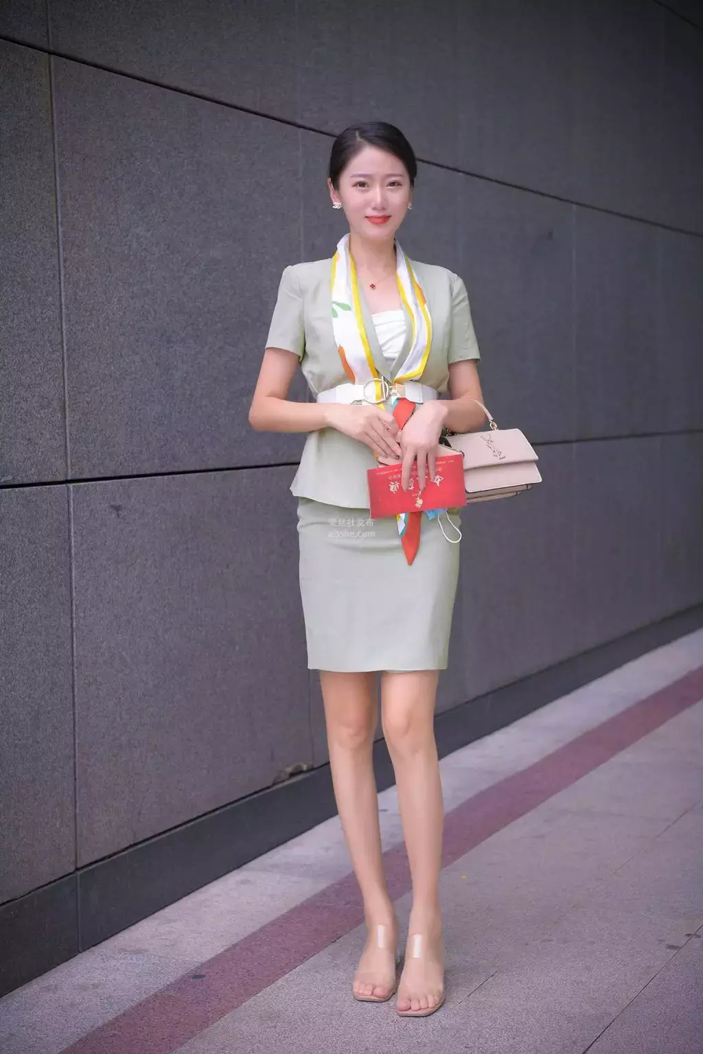 精选街拍作品 NO.1495 气质出众的优雅OL 街拍女神-丽图社