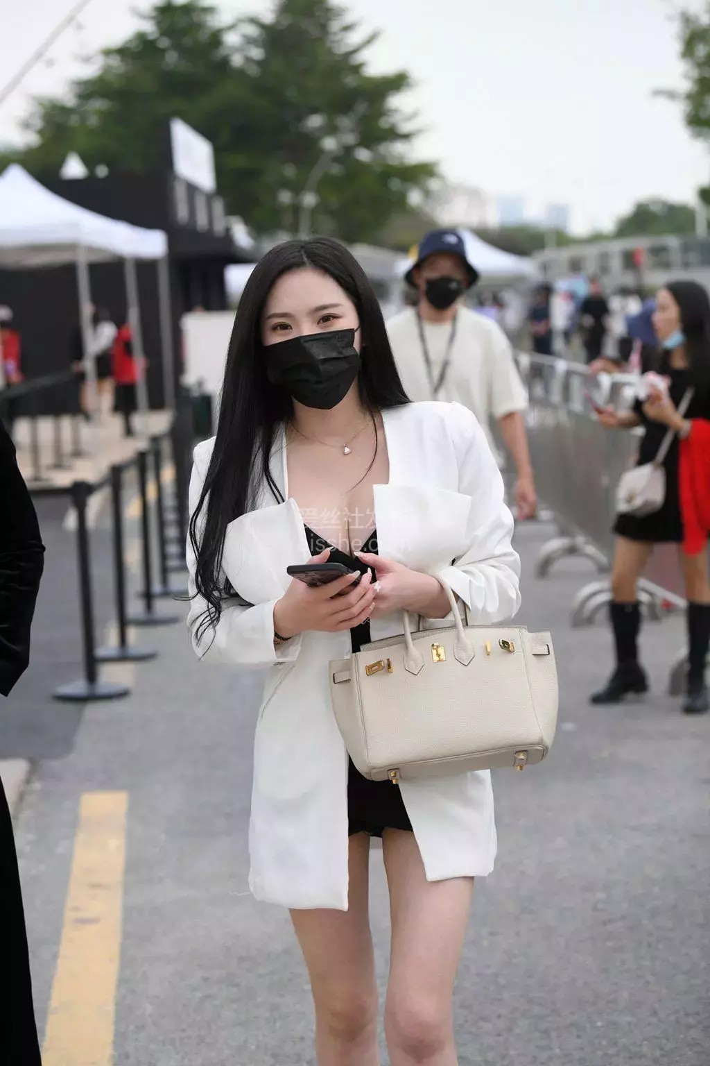 精选街拍作品 NO.1336 姓感风满的美女1 街拍风情万种的美女图片写真-丽图社