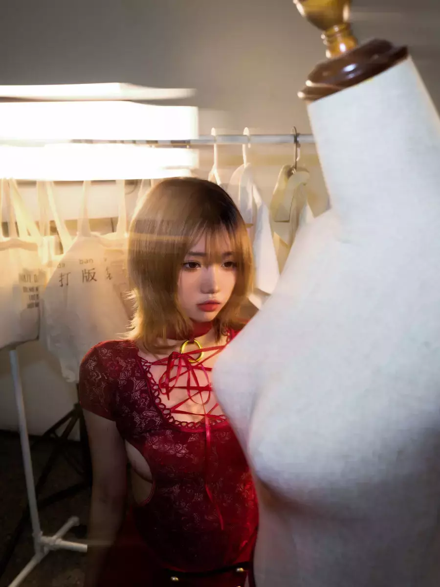 No.001-红 – 壁纸 [29P] 长裙比基尼风美女写真-丽图社