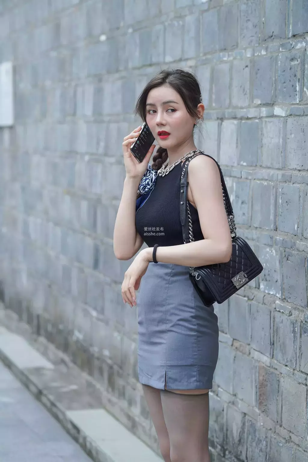 精选街拍作品 NO.2421 灰丝制服白领2 成都街拍图片-丽图社