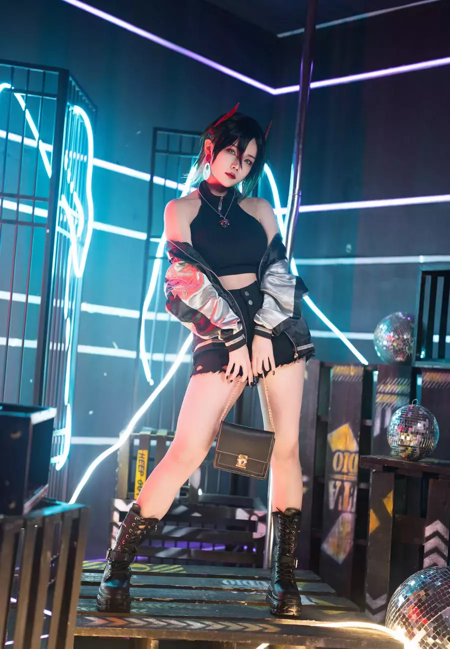 No.004 – 乌尔里希·冯·胡滕 [11P] 长裙比基尼风美女写真-丽图社