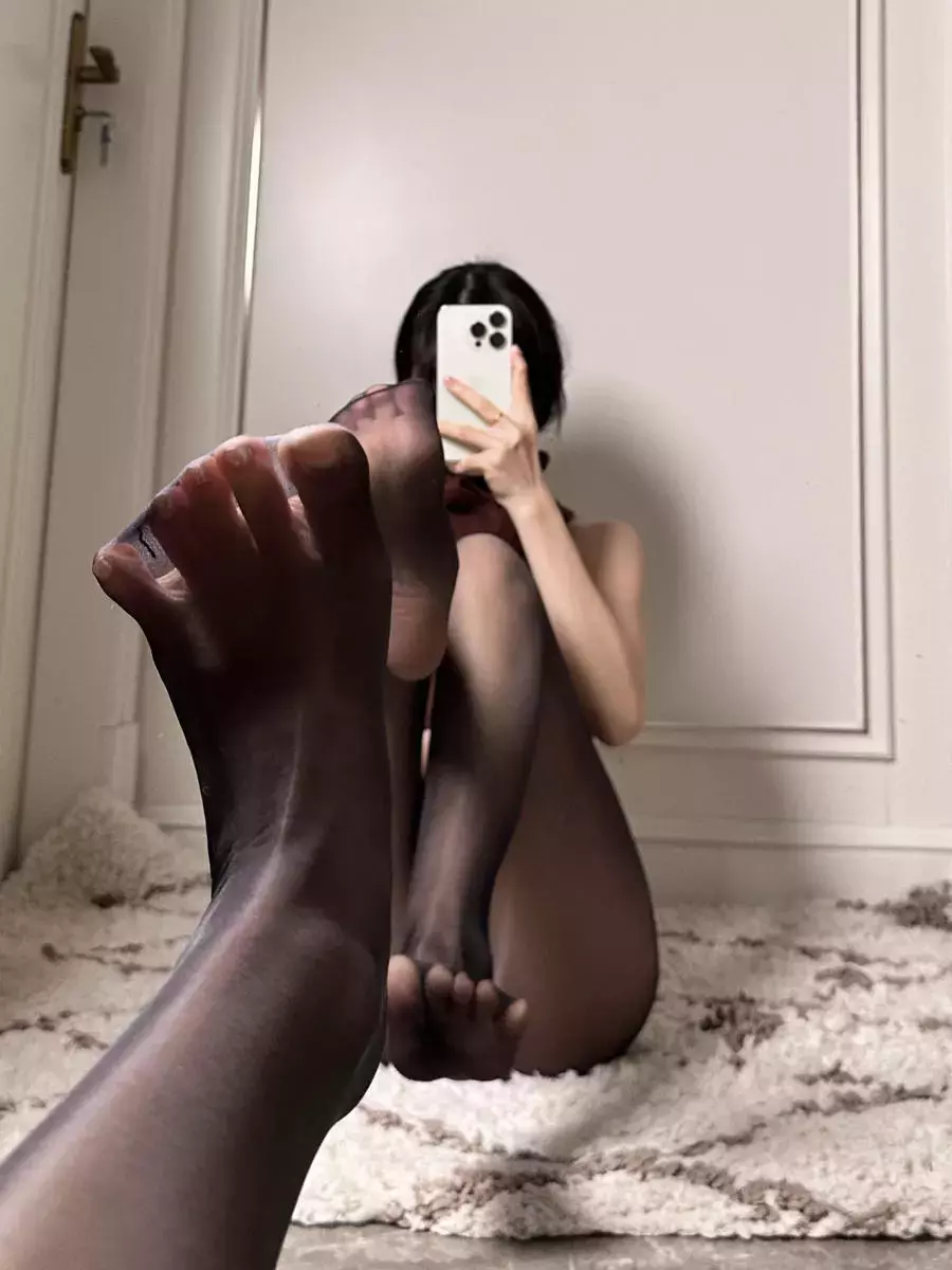 No.010 – 油亮丝足2 [32P] 超好看的辣妹身材壁纸合集-丽图社