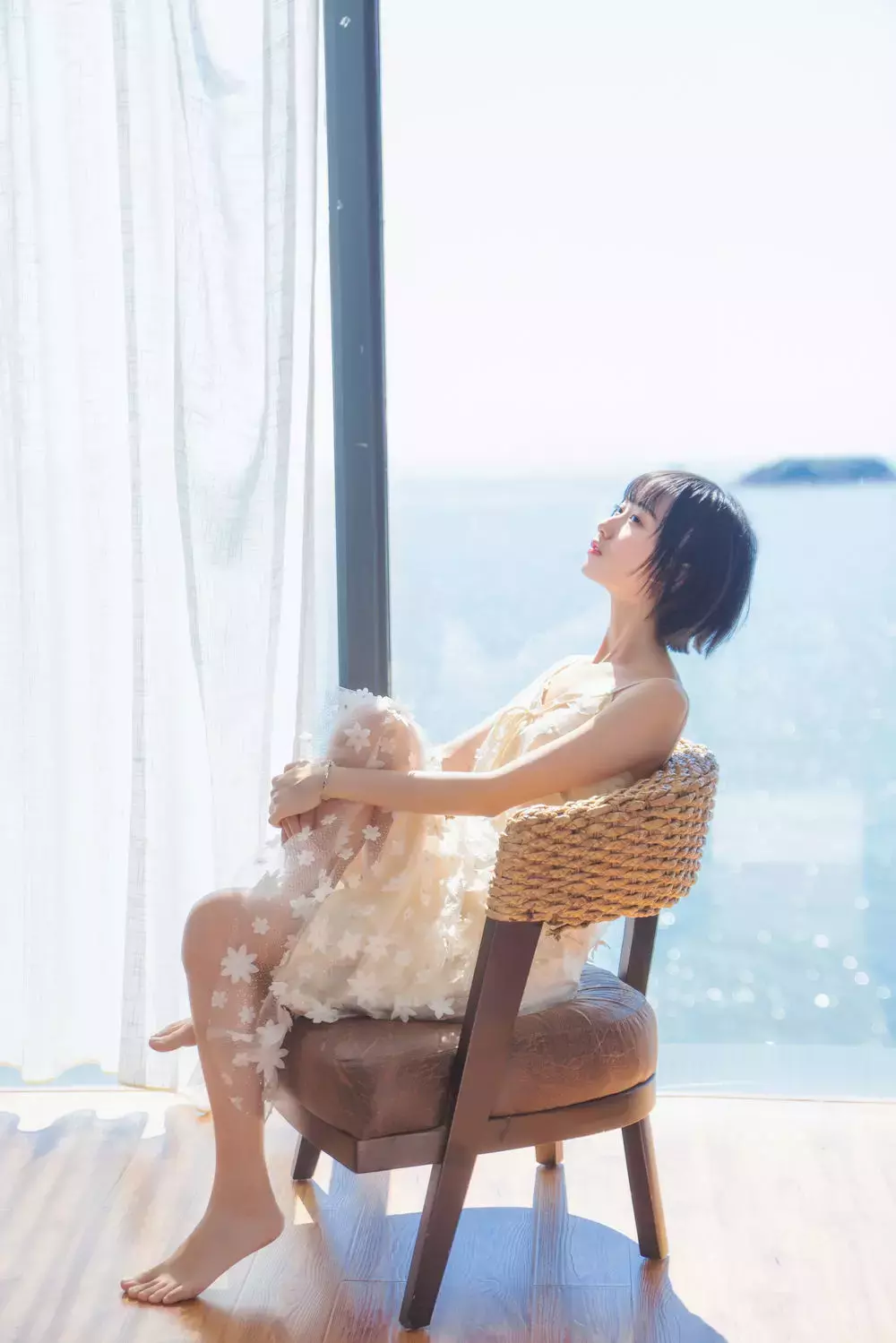 No.054-暖冬的海 米色裙子 [22P] 身材超级性感的美女手机壁纸-丽图社