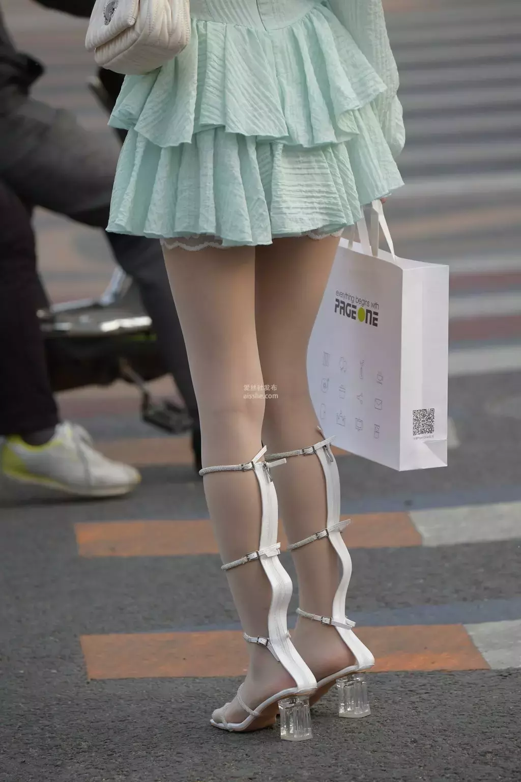 精选街拍作品 NO.2097 肉丝美女2 街拍第一站大师-丽图社