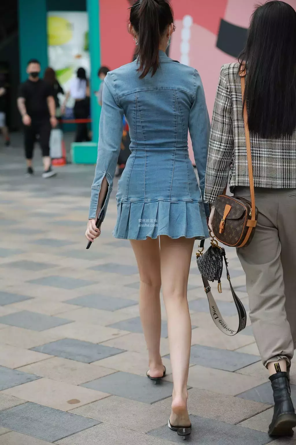 魔镜街拍 NO.147 长腿小姐姐 被成都太古里街拍惊艳了-丽图社