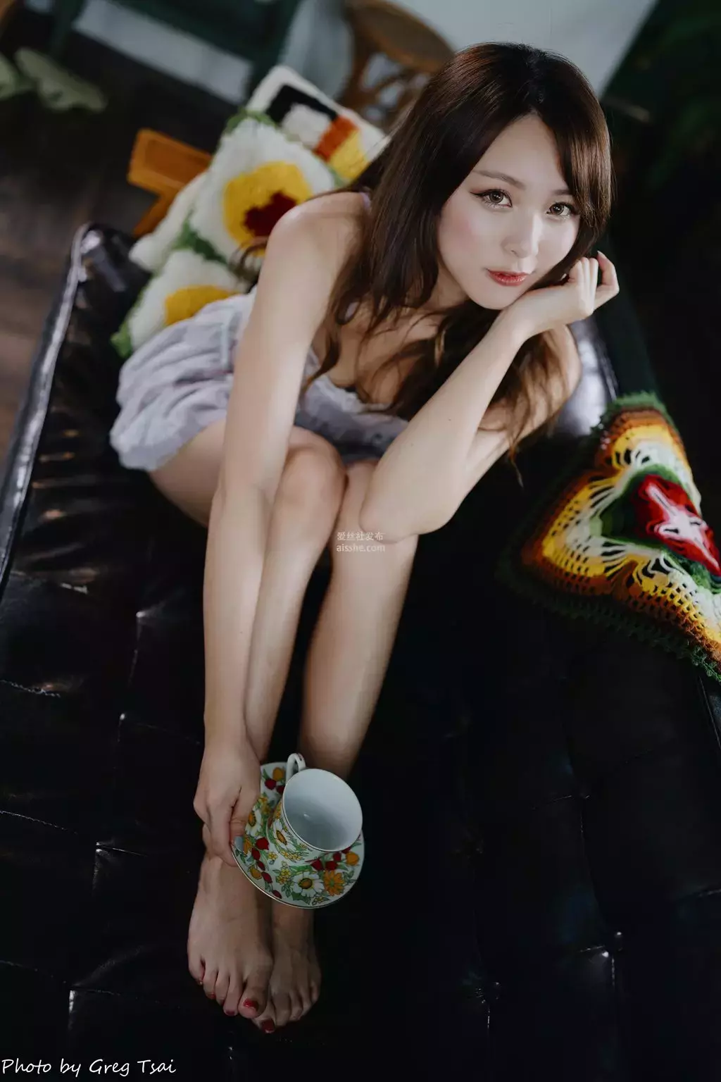 精选模拍作品 NO.266 Ashley 居家姓感蕾丝短裙裸足美腿 街拍超短裙-丽图社