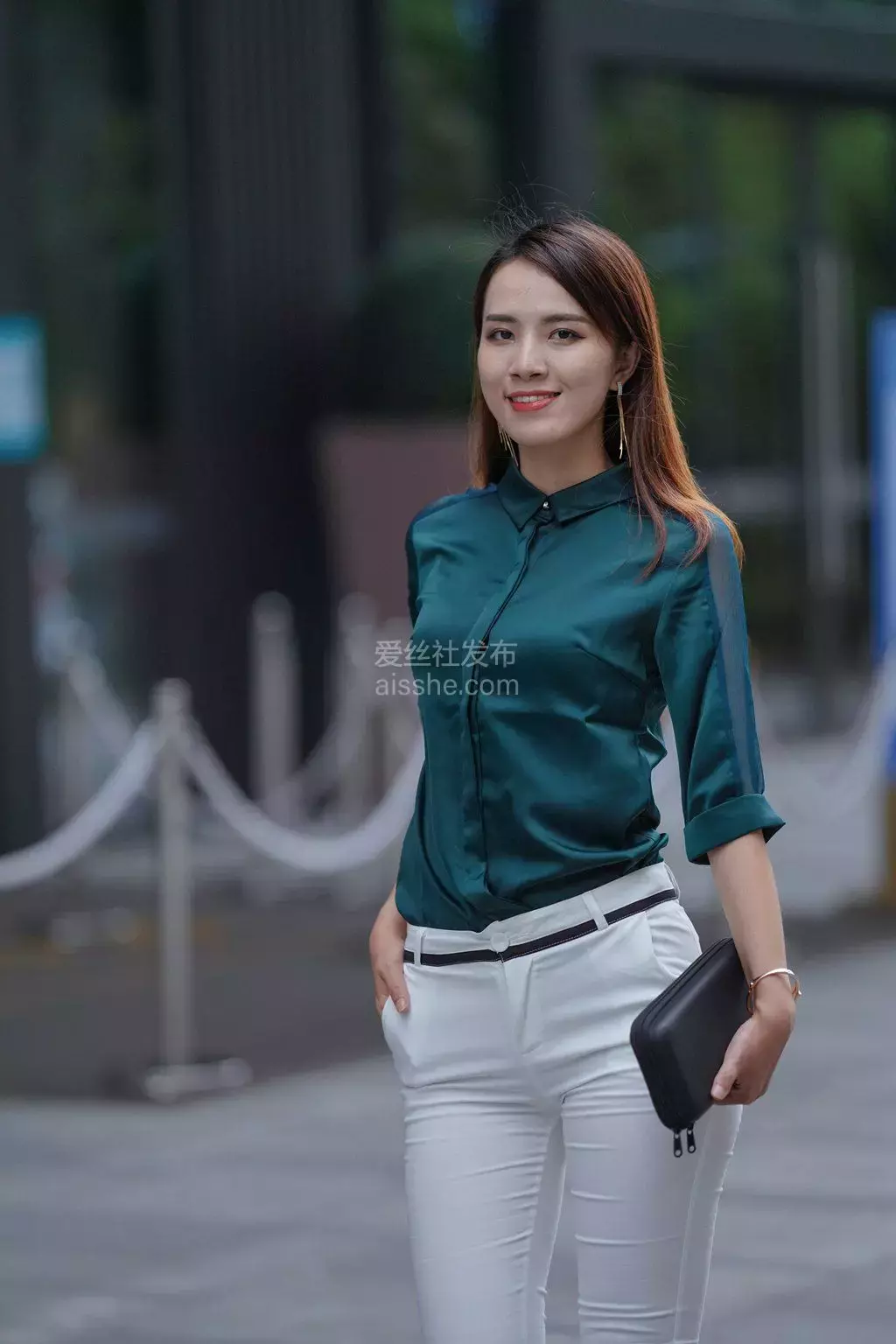 精选街拍作品 NO.1374 紧致白裤美女 这身材没得挑4 街拍紧身裤-丽图社