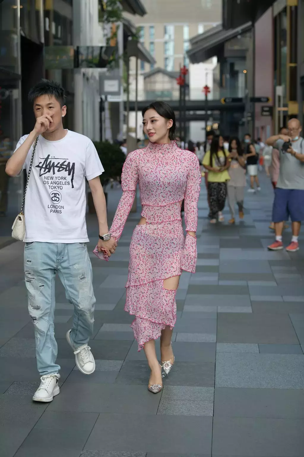 精选街拍作品 NO.1492 粉色长裙美女 有个性的时尚小姐姐街拍-丽图社