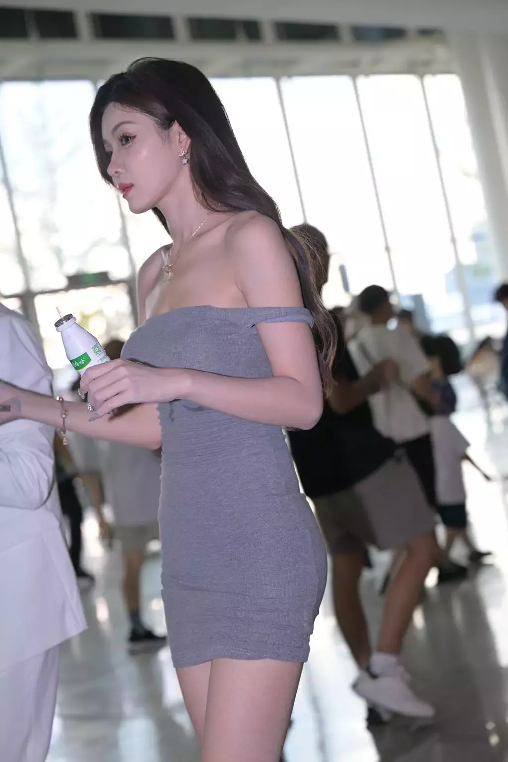 精选街拍作品 NO.2476 姓感修身裙女神2 街拍美女尴尬瞬间-丽图社