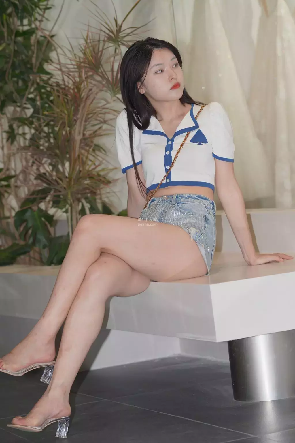 精选街拍作品 NO.1513 牛仔热裤美女7 爱上辣妈紧身牛仔裤-丽图社