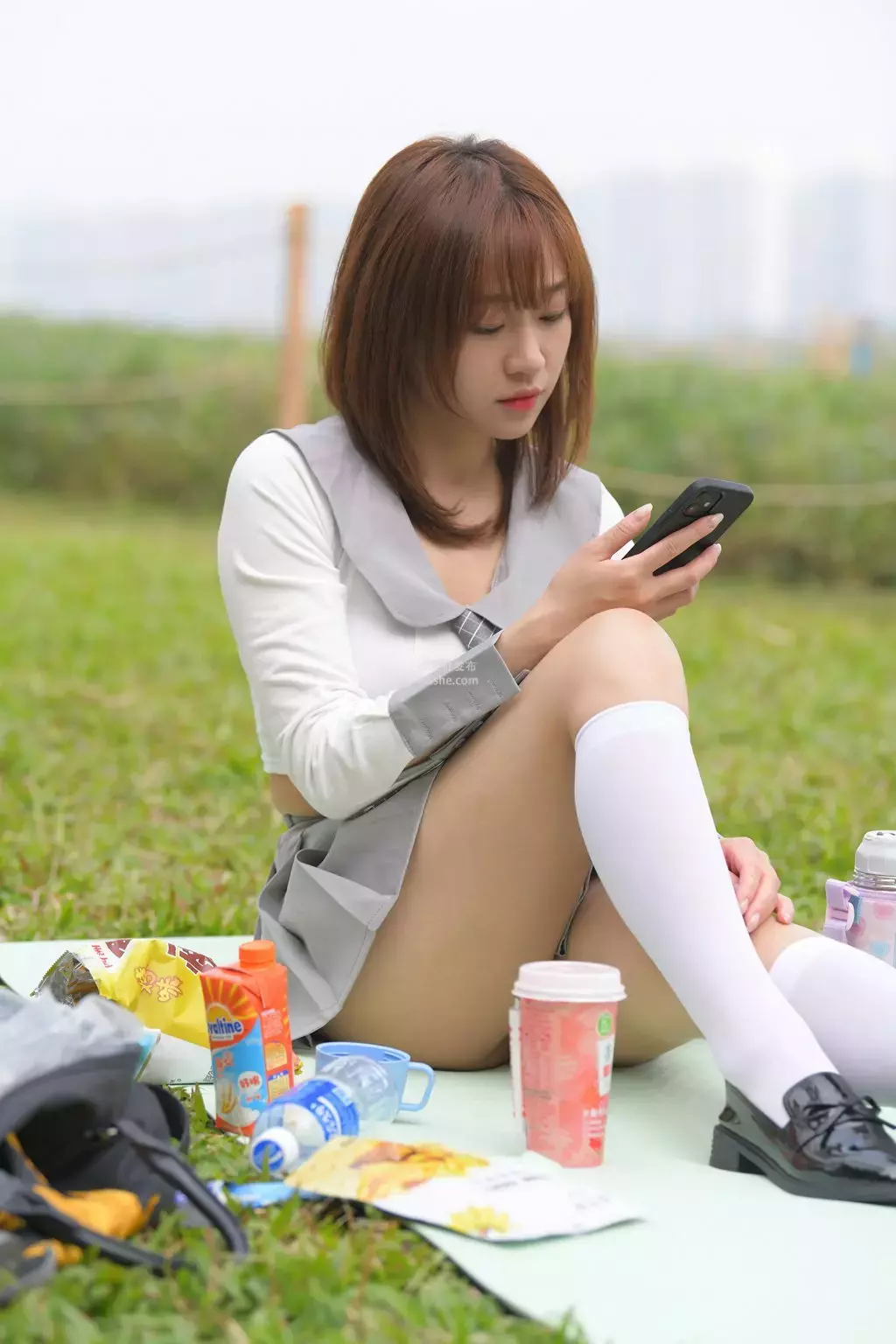 魔镜街拍 NO.095 姓感动人的小百褶裙美女-5 街拍牛仔裤-丽图社