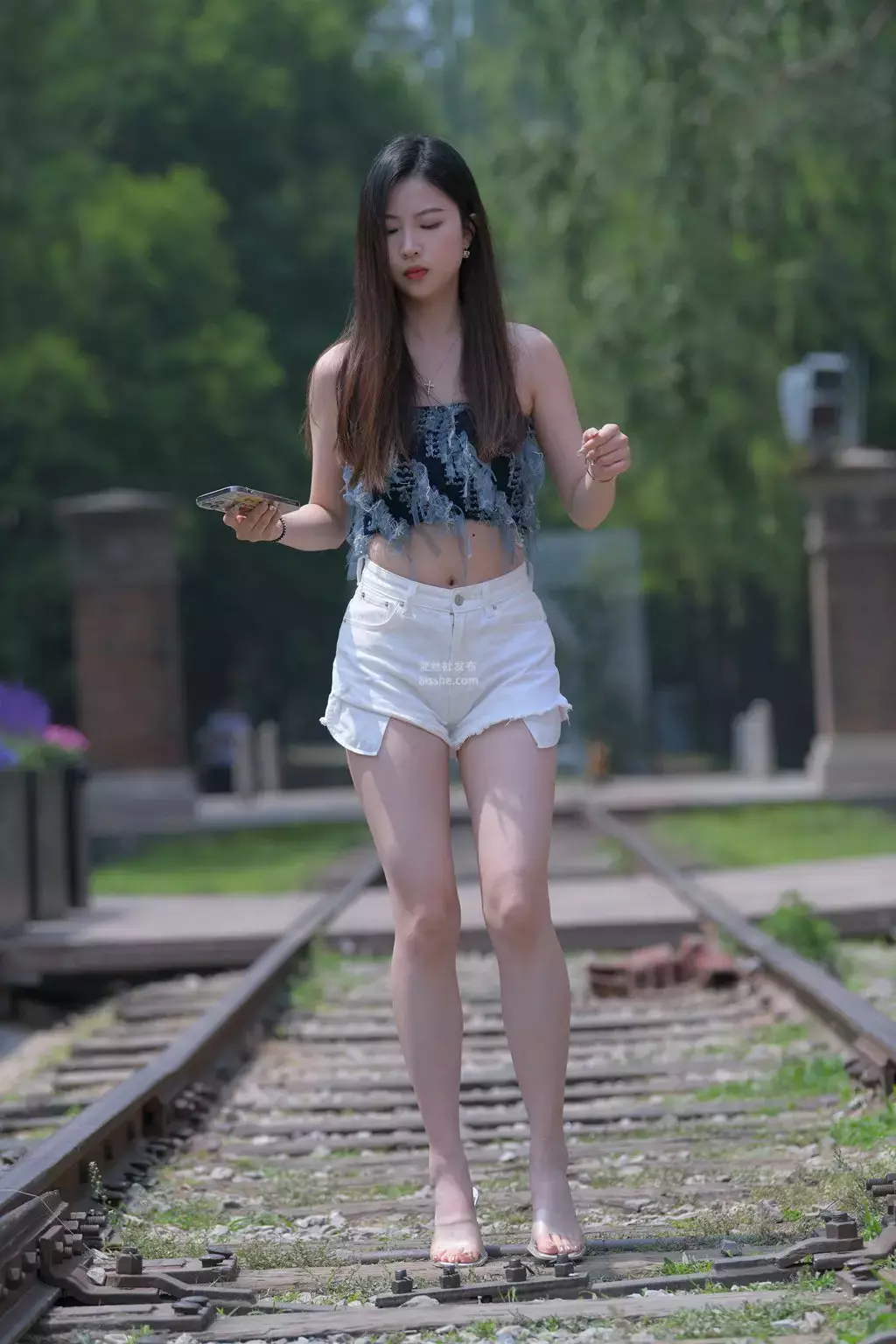 精选街拍作品 NO.2033 白色热裤2 杭州街拍美女-丽图社