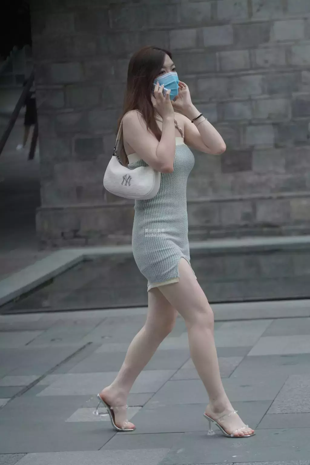 精选街拍作品 NO.1897 就喜欢这样白白净净的女生 街拍超短裤-丽图社