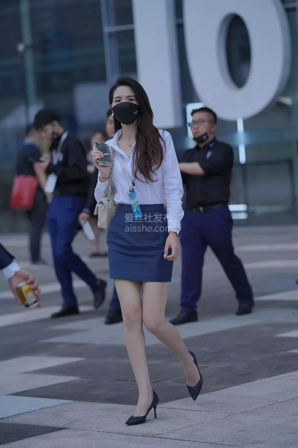 精选街拍作品 NO.1395 极品蓝裙姓感OL 街拍 英文 街拍图片-丽图社