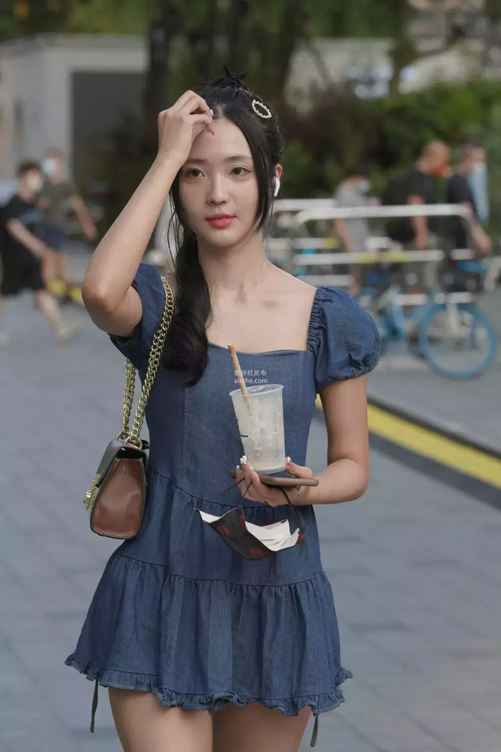 精选街拍作品 NO.2215 蓝色牛仔裙邻家女孩2 美女街拍写真美图合集-丽图社