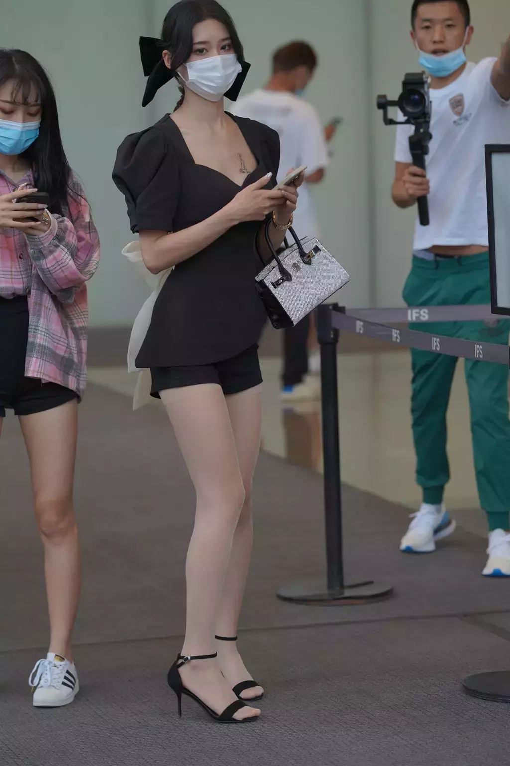 精选街拍作品 NO.2445 职业装长腿小姐姐2 街拍 英文 街拍图片-丽图社