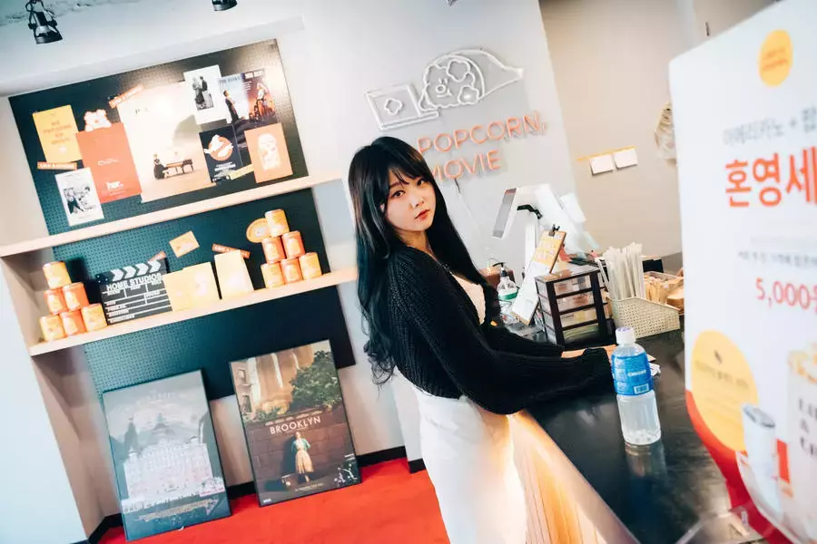 No.051-[Loozy] XXX in The Theater [47P 1V] 又纯又欲的美女壁纸-丽图社