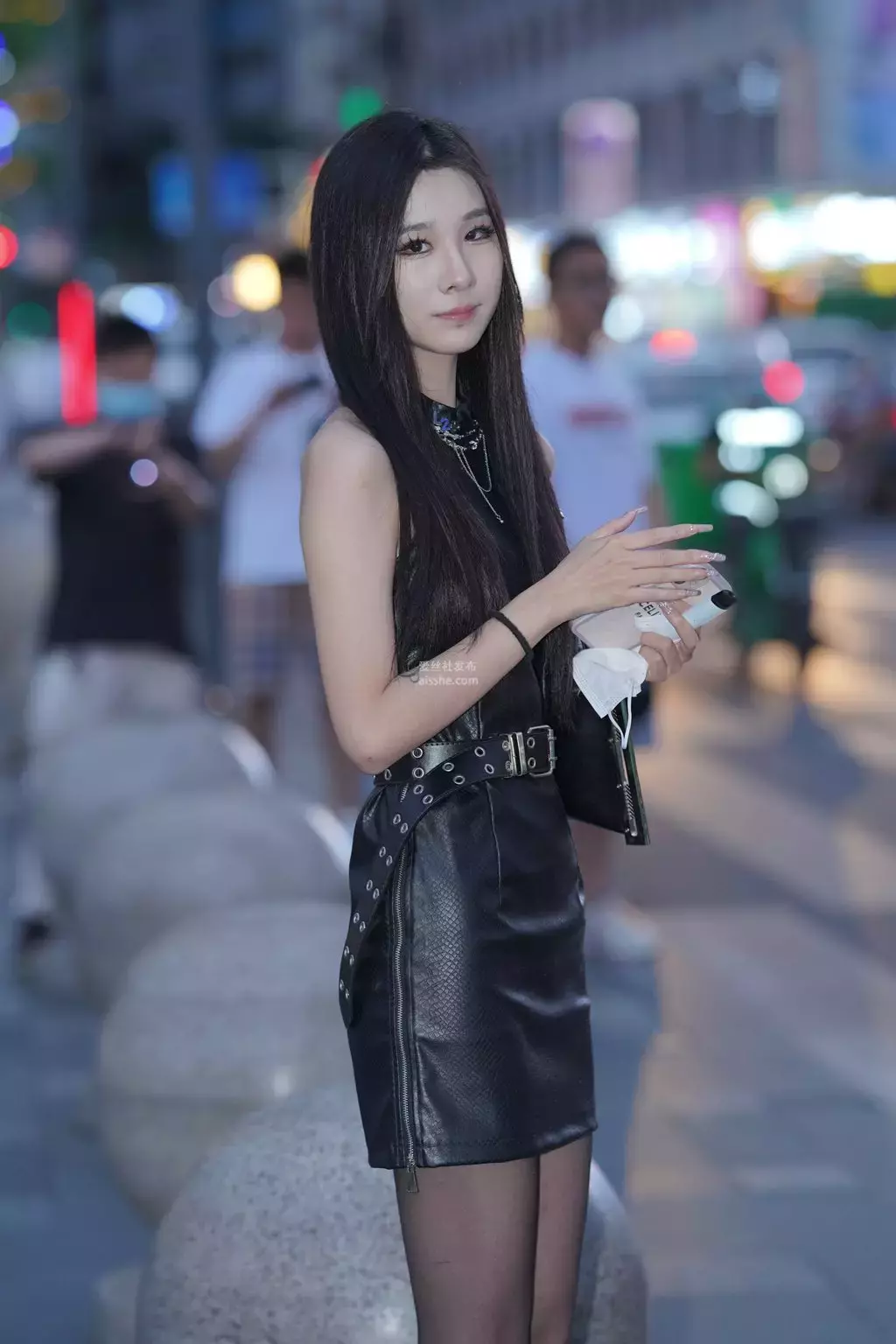 精选街拍作品 NO.2419 黑色时尚皮裙 街拍旋风族-丽图社