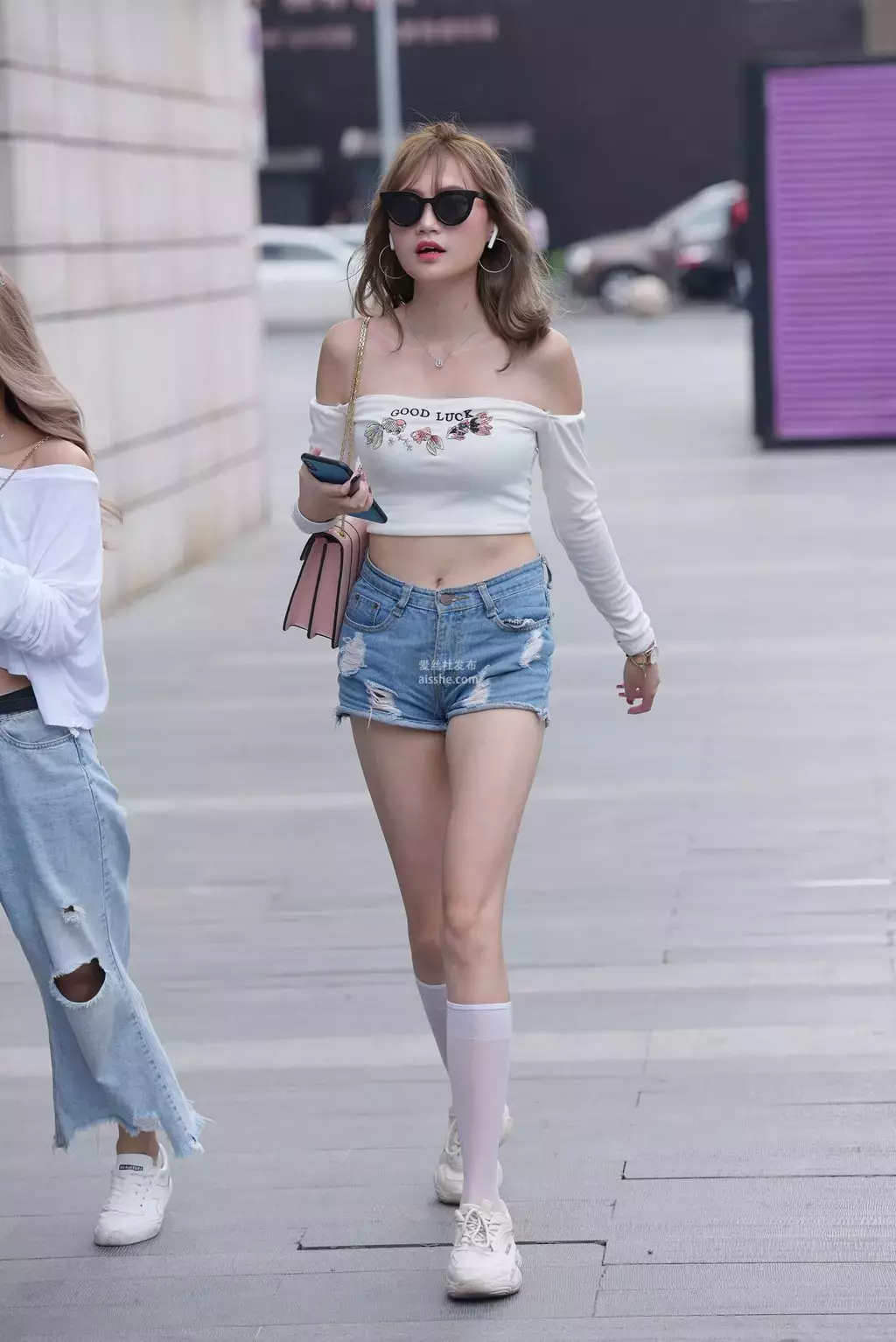 精选街拍作品 NO.1924 好长的大白腿 街拍熟女-丽图社