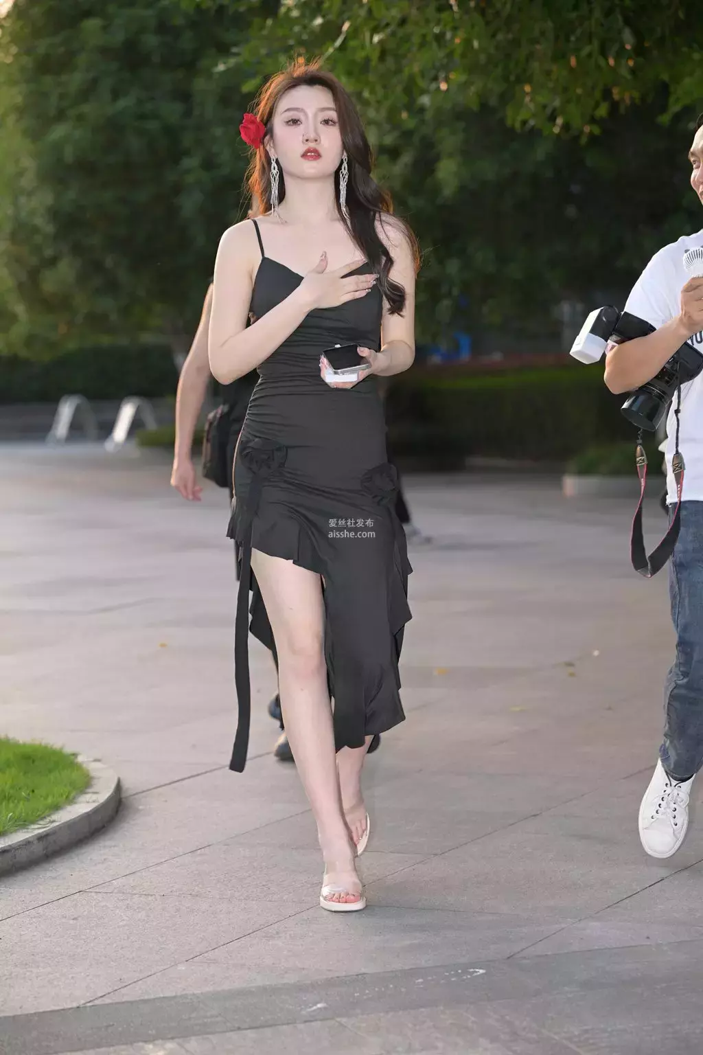 精选街拍作品 NO.2283 黑裙与红裙3 街拍跟屁虫-丽图社
