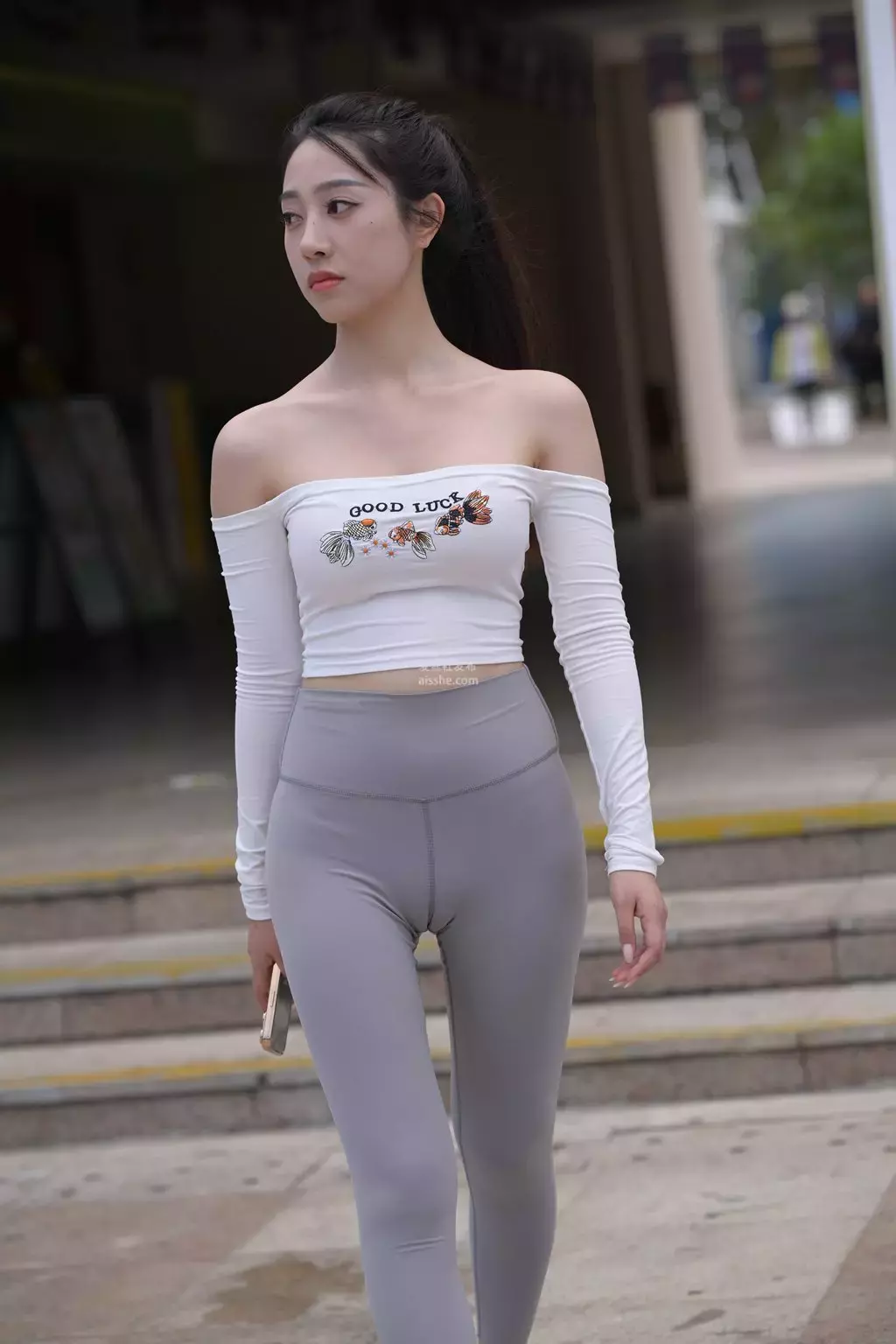 精选街拍作品 NO.2010 灰色瑜伽裤美女7 街拍素人美女-丽图社