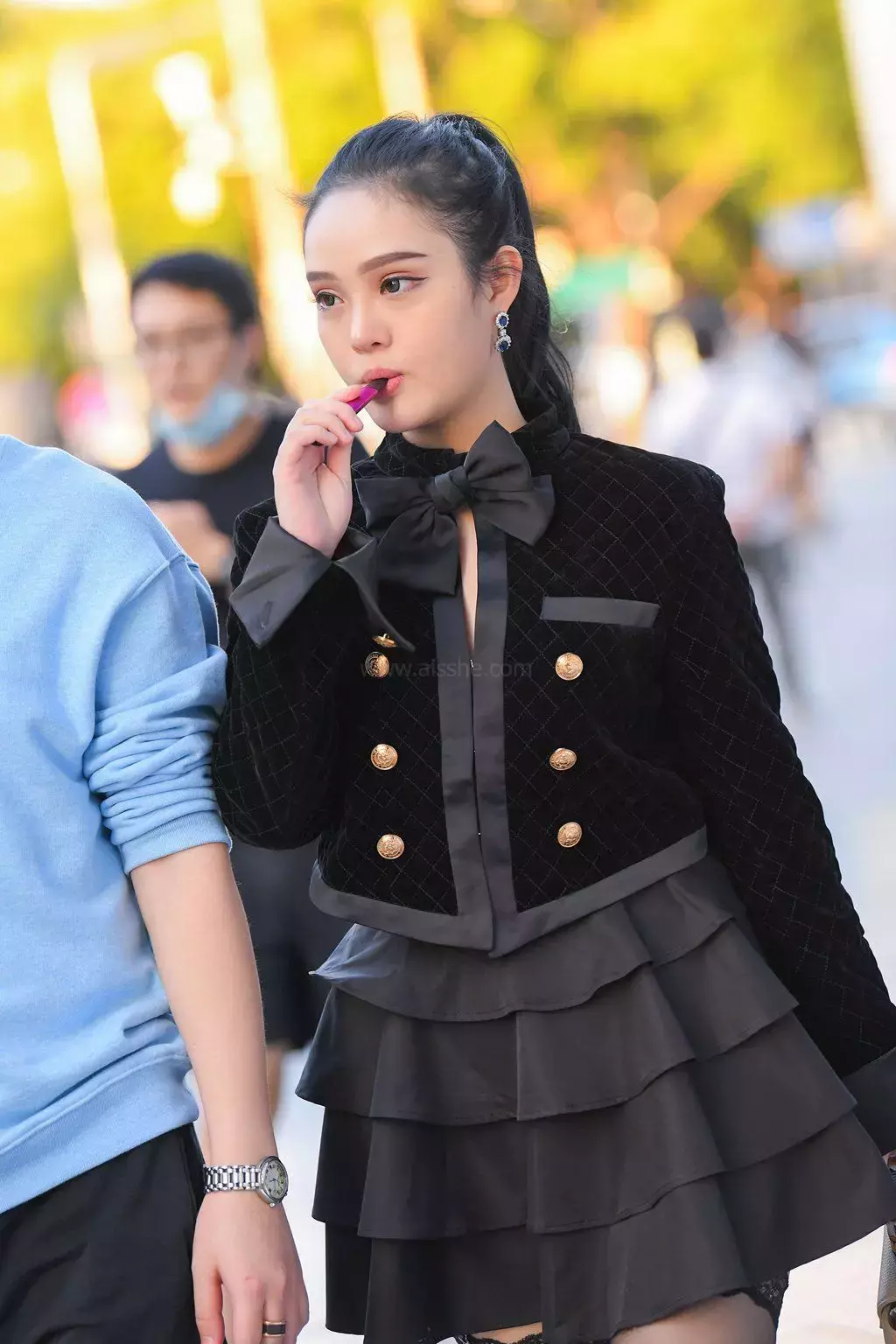 精选街拍作品 NO.1252 长靴吊带嘿丝短裙美女 长腿美女街拍写真4K壁纸-丽图社