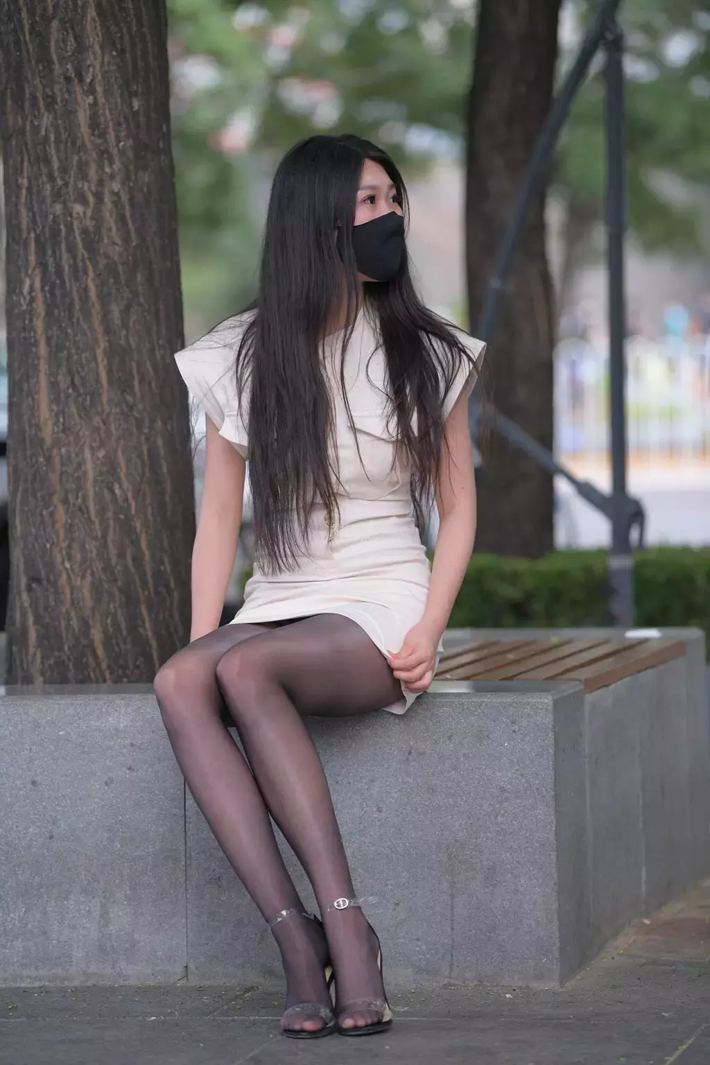 精选街拍作品 NO.1917 极品姓感嘿丝美女 街拍姿势-丽图社