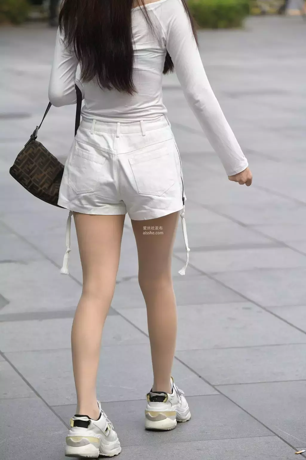 精选街拍作品 NO.2326 白色短裤美腿肉丝 街拍滚叔-丽图社