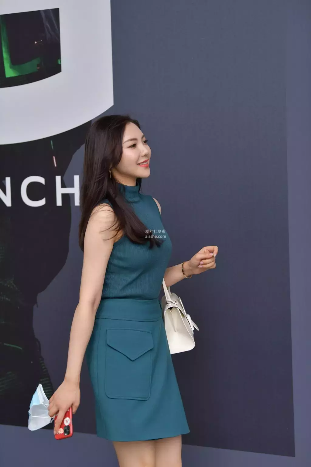 精选街拍作品 NO.1446 很自信的气质小姐姐 街拍美女图片大全-丽图社