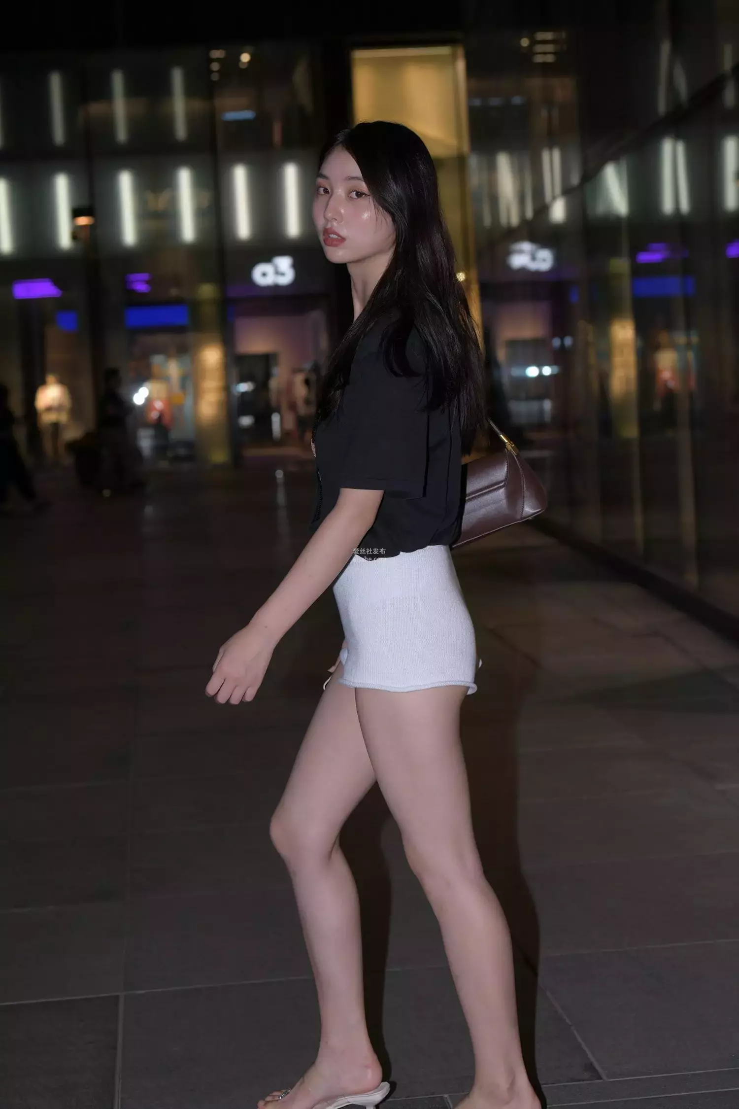 精选街拍作品 NO.1634 白色热裤美女2 街拍 英文 街拍图片-丽图社
