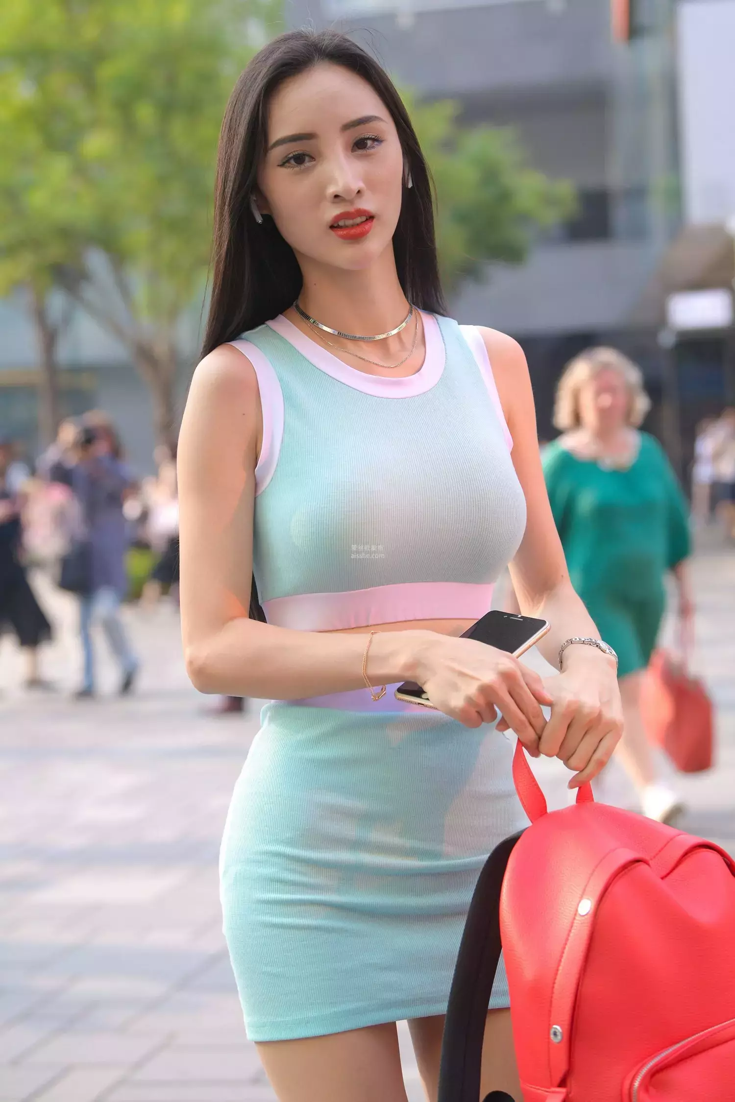 精选街拍作品 NO.1623 气质包屯长腿美女2 街拍牛仔裤-丽图社