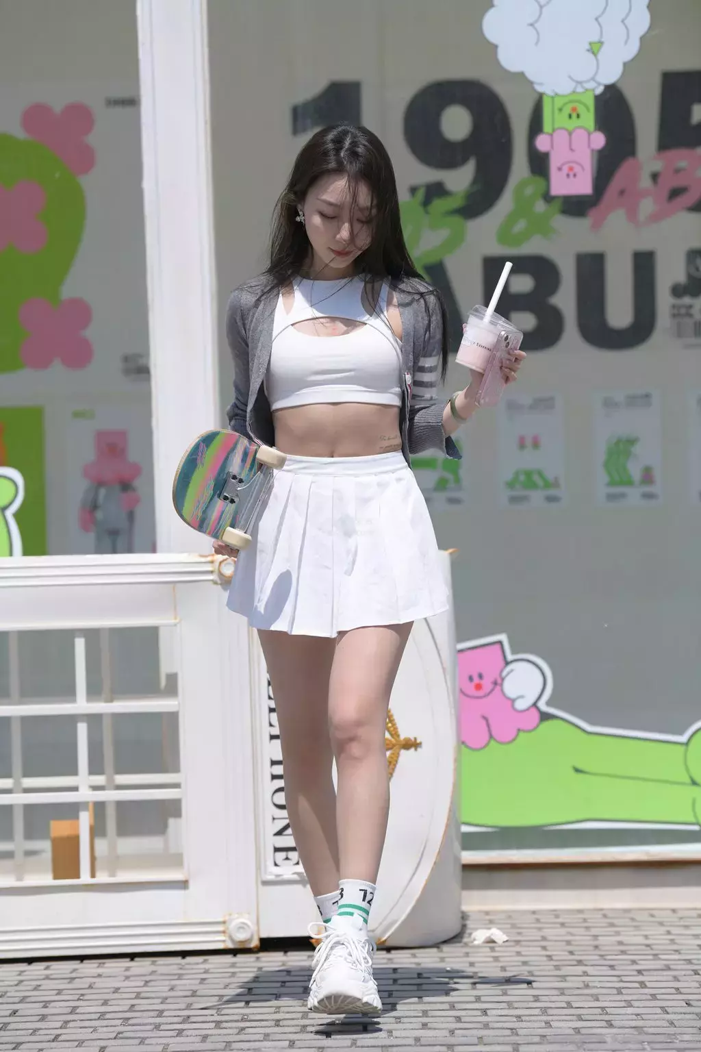 精选街拍作品 NO.2173 手心里的太阳7 清秀美女气质迷人街拍写真-丽图社